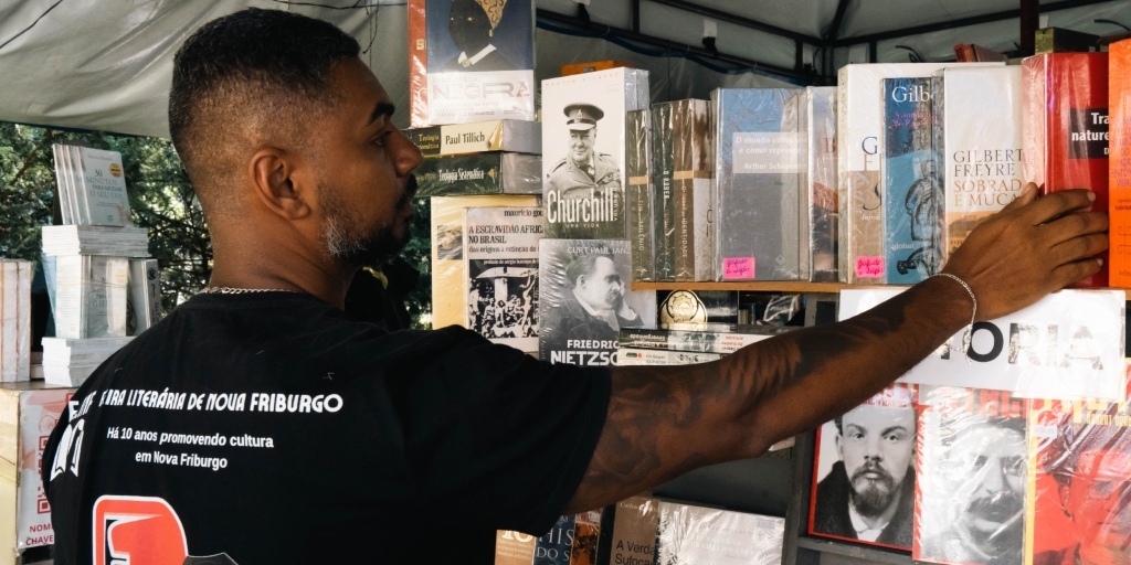Fábio Borges, um dos organizadores da feira, conta que público de leitores na cidade é bem variado e que vai de crianças a idosos