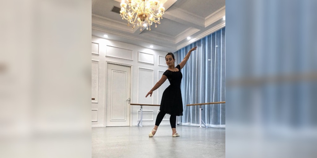 Gabrielly dá aulas de balé na China