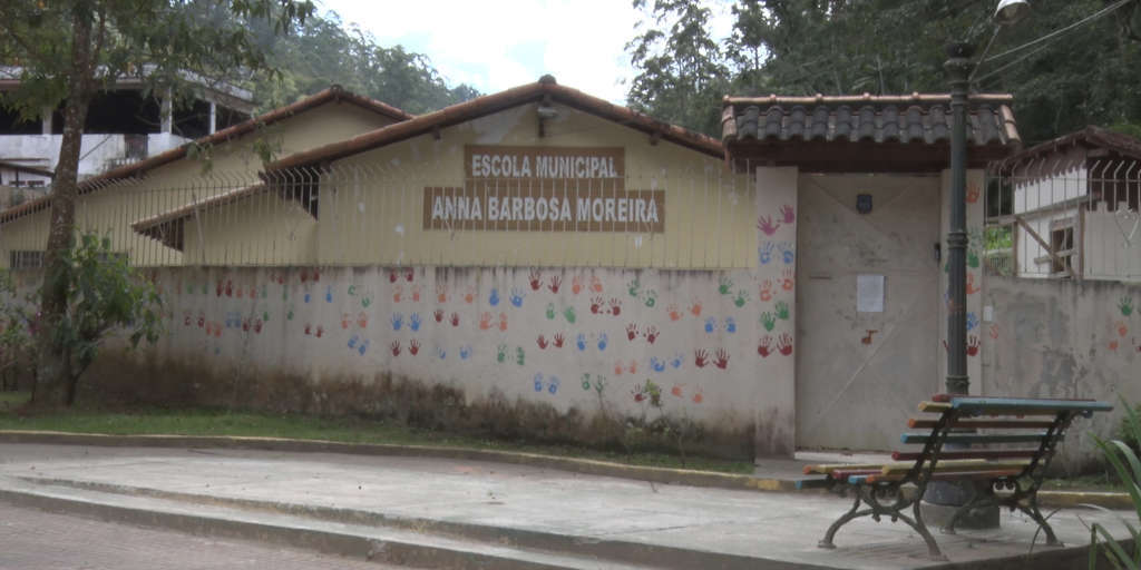 Escola municipal que tinha obra atrasada, no Lagoinha, em Nova Friburgo, é reinaugurada