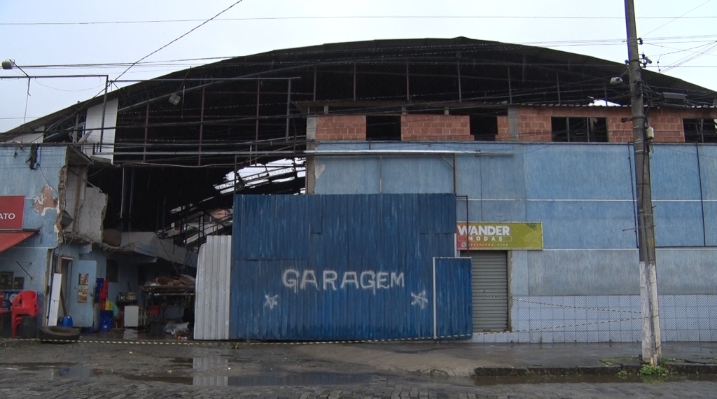Quadra da Alunos do Samba ainda sofre com impactos do incêndio em outubro passado. Este mês só dois ensaios serão realizados no local.