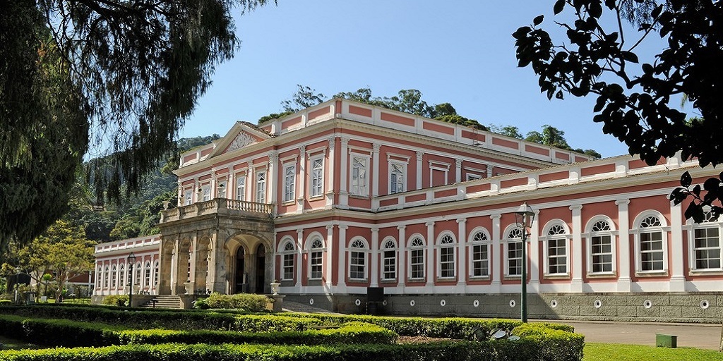 Petrópolis e suas construções históricas são uma ótima pedida para quem deseja visitar a Região Serrana