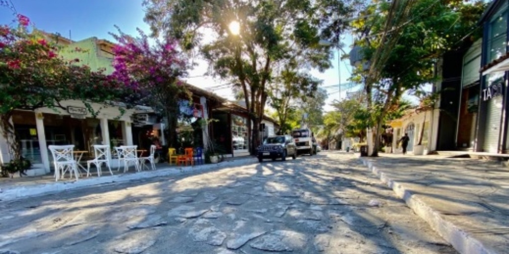 A badalada rua das Pedras é um dos locais que conta com restaurantes participantes do Degusta Búzios