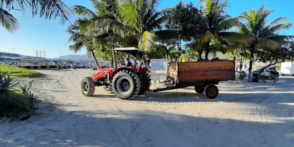 Praia dos Anjos, em Arraial do Cabo, recebe ação de limpeza e monitoramento