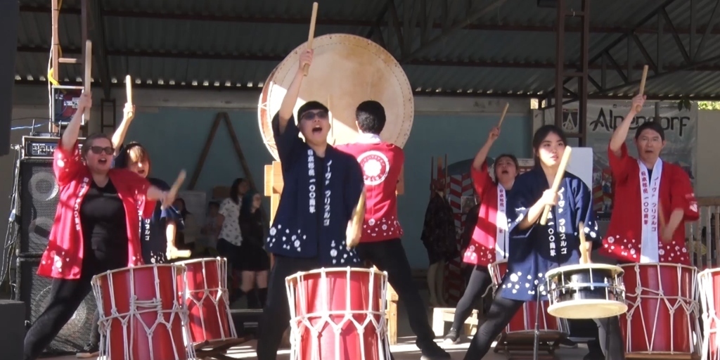 Diversas apresentações tradicionais acontecem ao longo da festa