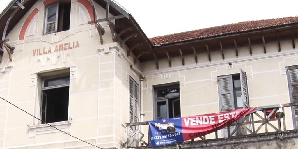 Casarão da Vila Amélia em 2019 tem janelas e vidros quebrados