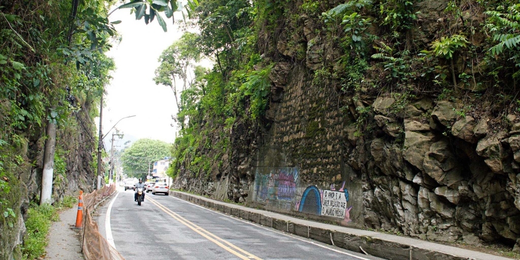 Chuva em Teresópolis danifica rota alternativa e suspende início da obra no Corte da Barra