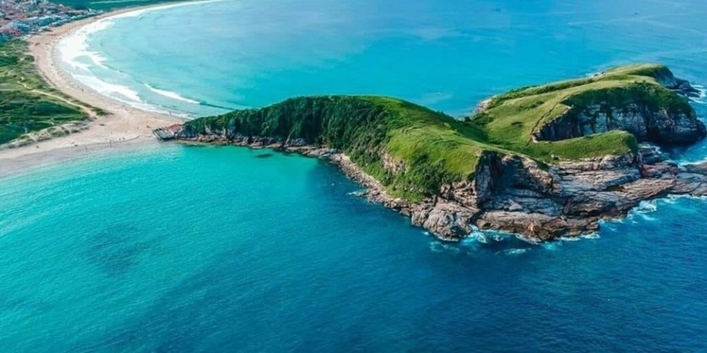 Praia de Cabo Frio tem renovação do selo Bandeira Azul; Búzios também tenta certificação