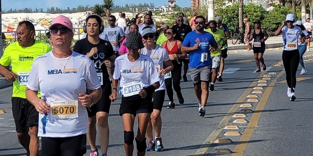 Centenas de cabo-frienses participaram da ‘Meia Maratona de Cabo Frio’