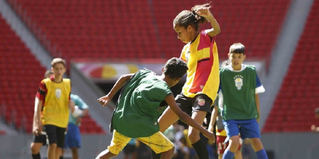Projeto social da CBF vai oferecer escolinha de futebol de campo em Teresópolis