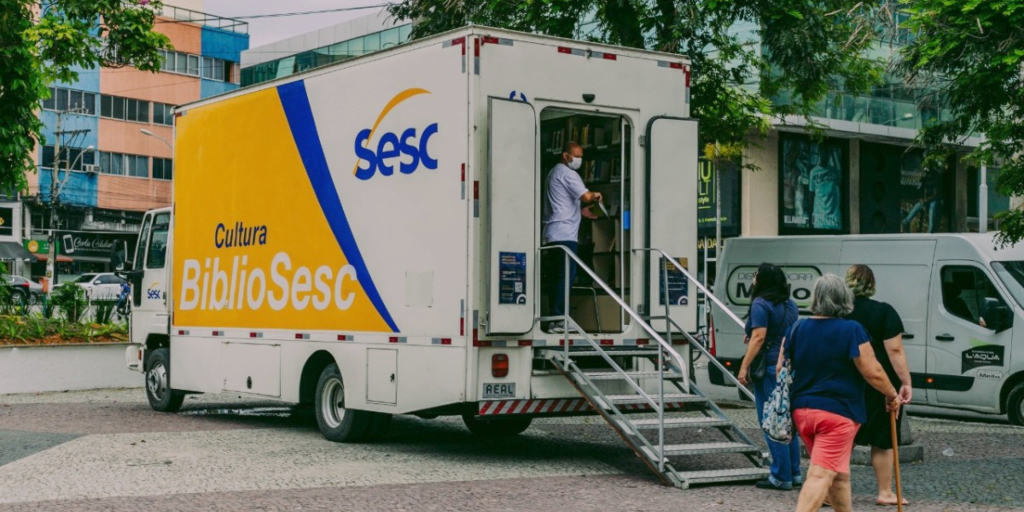 Cabo Frio recebe biblioteca itinerante do Sesc RJ com mais de 4 mil livros