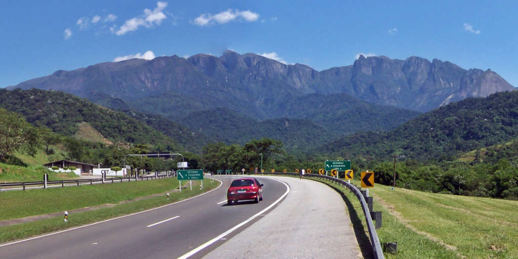 Atenção, motoristas! BR-116, em Teresópolis, em esquema de pare e siga até novembro