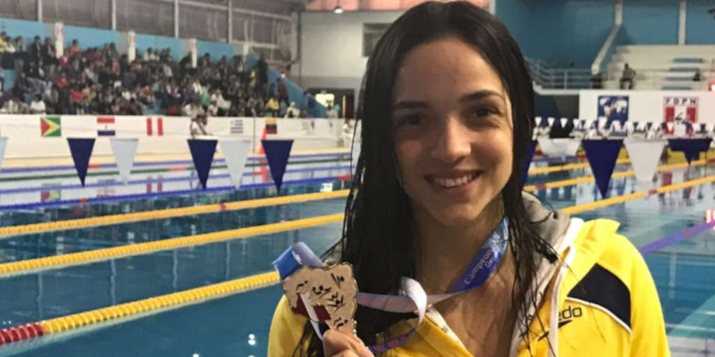 Friburguense no topo da natação sul-americana! Jhennifer Alves conquista três medalhas no Sul-Americano e quebra o recorde da competição