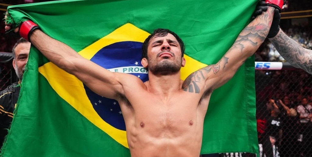 Alexandre Pantoja, de Arraial do Cabo, vence americano e mantém cinturão peso-mosca no UFC