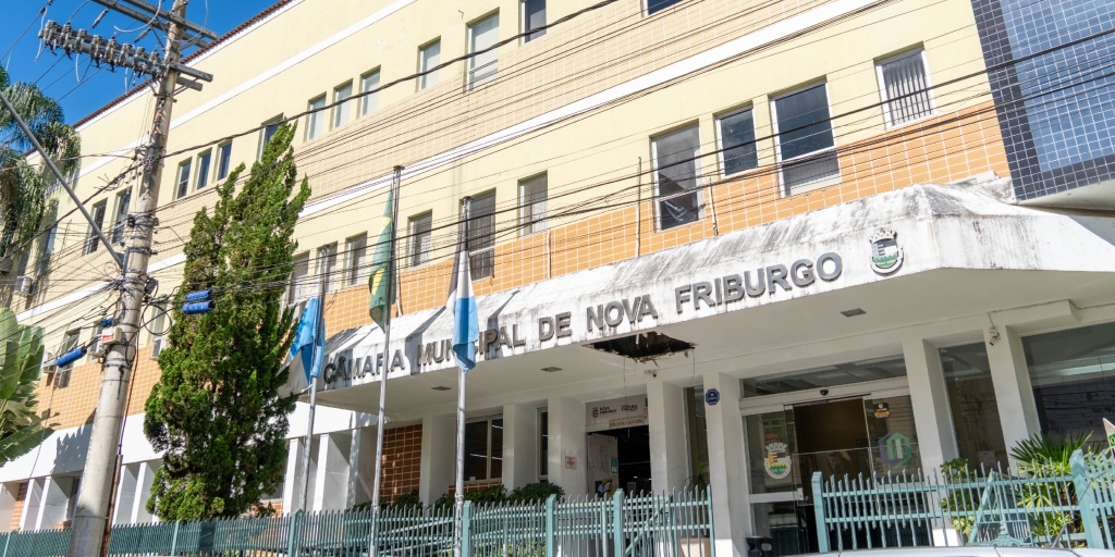 Lei promulgada pela Câmara de Friburgo obriga instalação de placas com dados de gastos públicos em eventos 