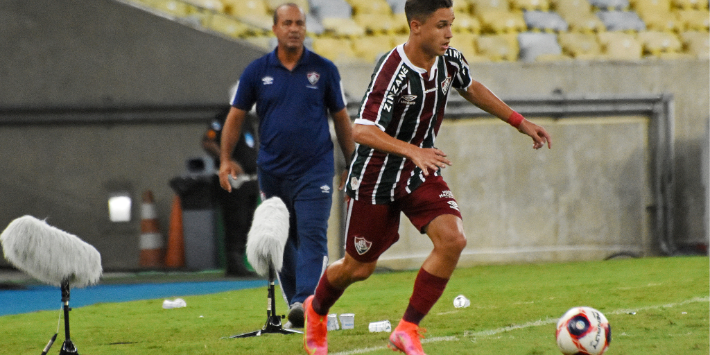 Friburguense, meia Arthur estreia pelo time profissional do Fluminense 