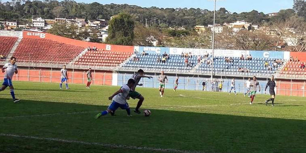 Friburguense desperdiça chances e acaba derrotado pelo Barra da Tijuca 