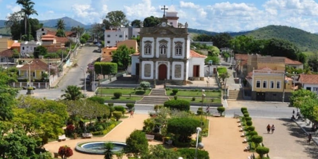 Tradicional desfile cívico acontece nesta quarta-feira, 12, na Praça Getúlio Vargas