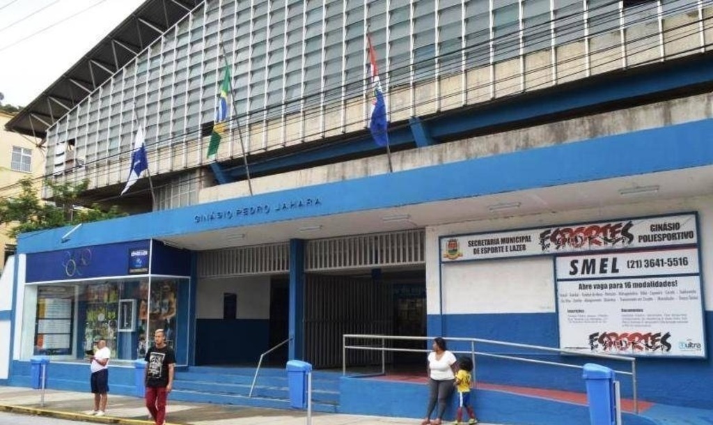 Entrada do Ginásio Pedrão, em Teresópolis