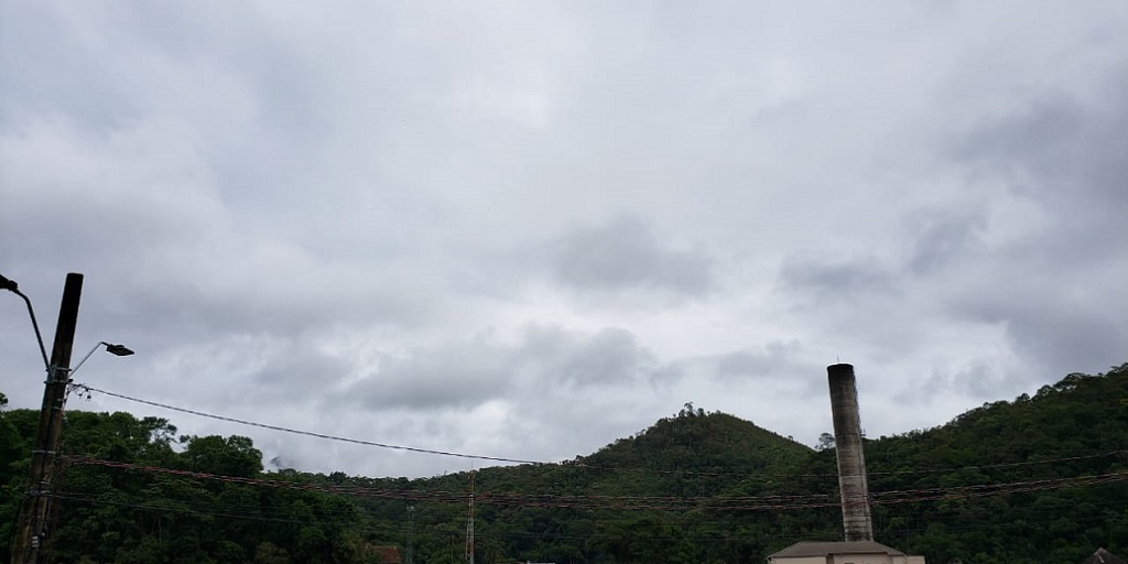 Céu amanheceu encoberto no bairro Ponte da Saudade, em Nova Friburgo