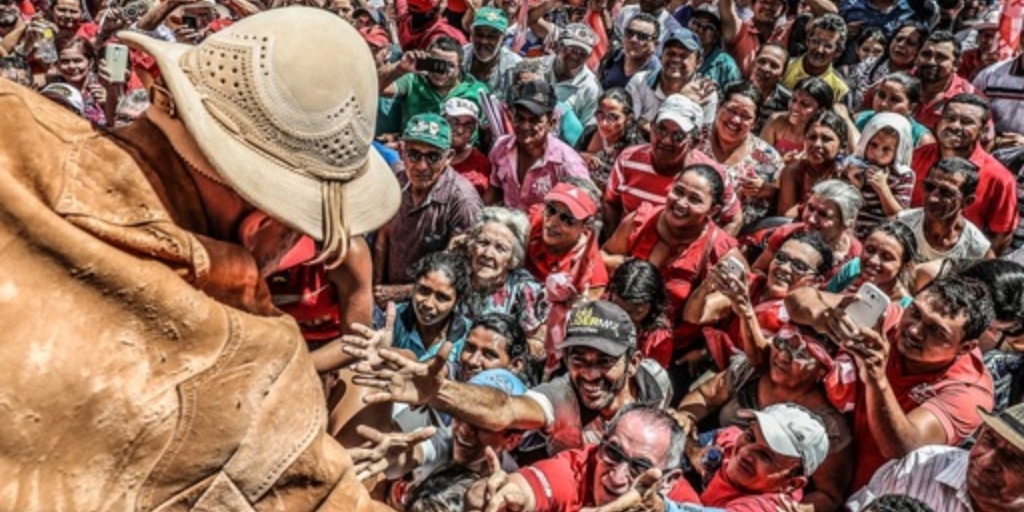Uma das imagens preferidas do fotógrafo: Lula no meio do povo