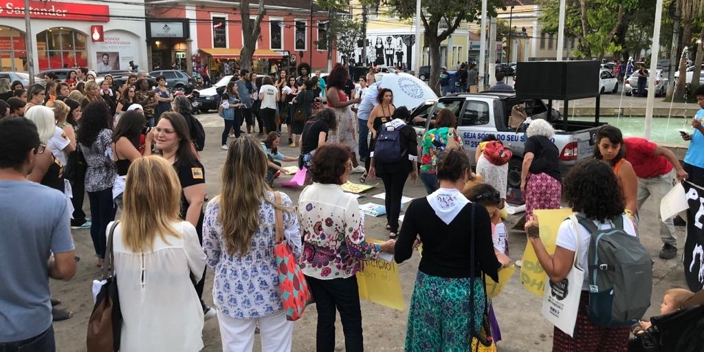 Nova Friburgo tem terceiro protesto após caso de mulheres incendiadas