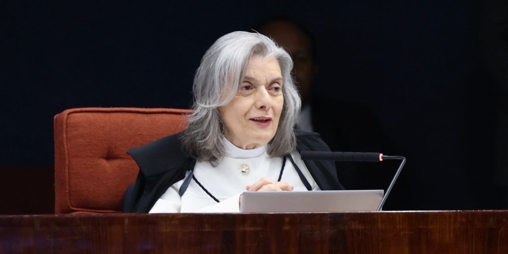 A ministra Cármen Lúcia foi a quarta a apresentar o voto