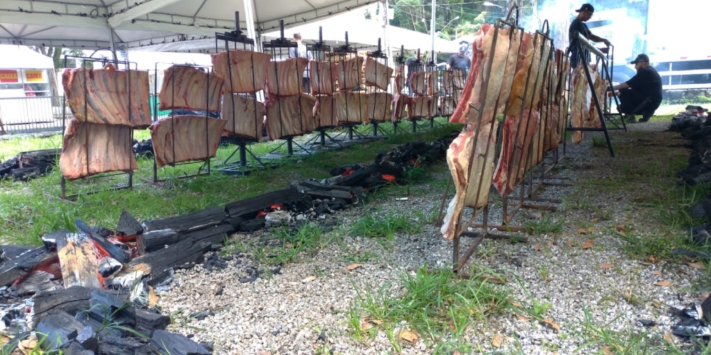 Serão mais de 10 toneladas de churrasco durante quatro dias de evento