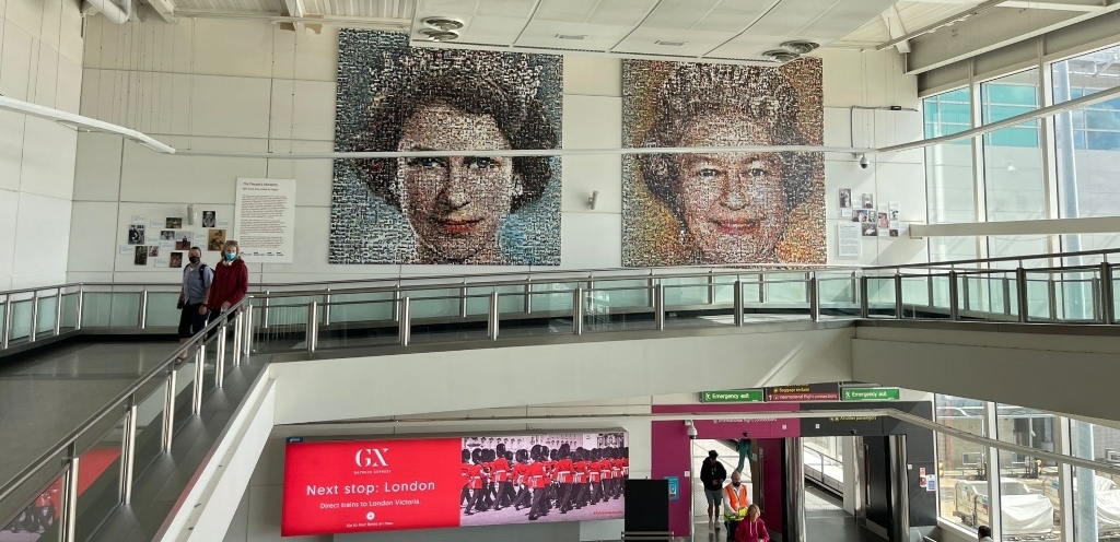 Imagem da rainha estava em todos os lugares do Reino Unido 