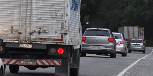 Cerca de 90 mil veículos devem passar pela RJ-116 durante feriado de Ano Novo