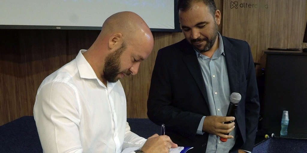 O prefeito Vinicius Claussen assinou um convênio com a Firjan para qualificar os trabalhadores locais