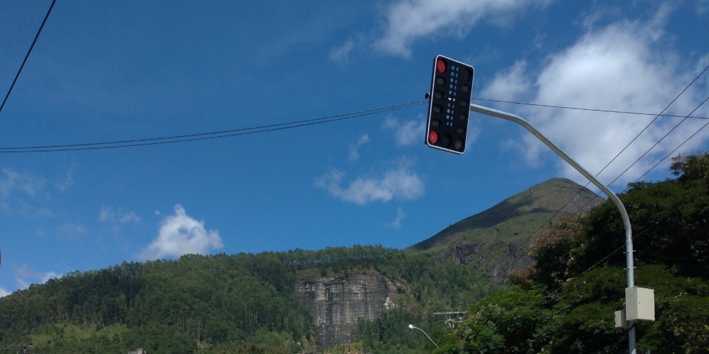 Bairros de Nova Friburgo recebem novos semáforos com temporizador