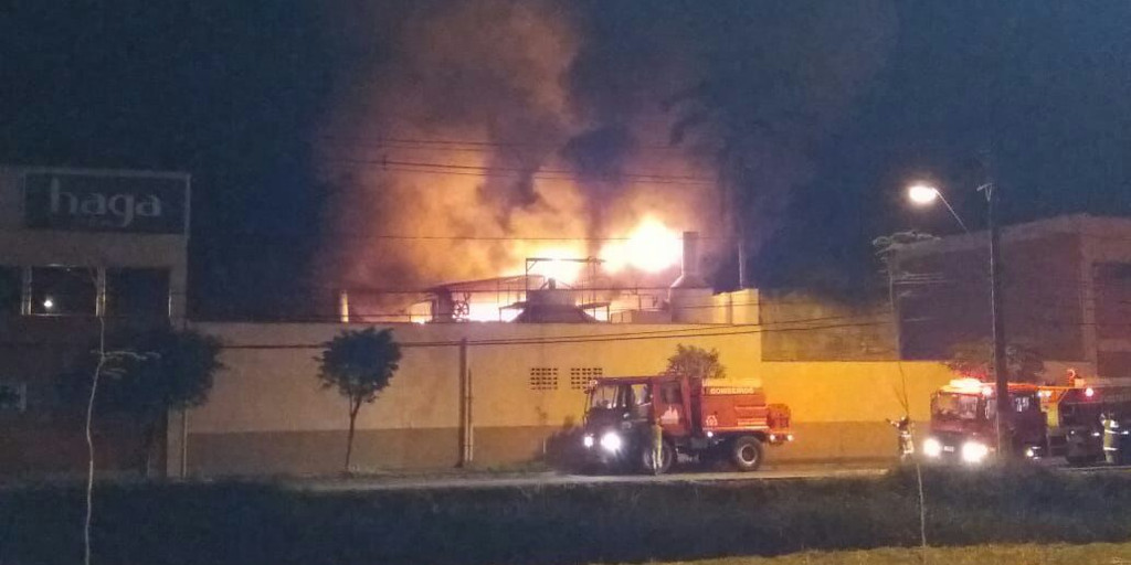 Incêndio atinge fábrica, em Nova Friburgo, pela segunda vez em três meses.