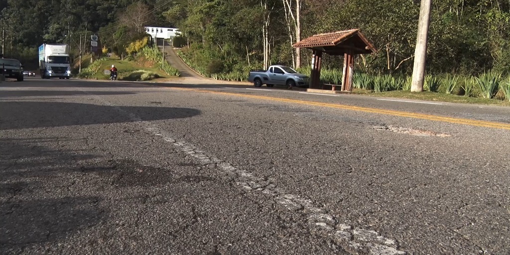 Rodovia RJ-130, a Friburgo-Teresópolis, necessita de melhorias ao longo dos mais de 60 km que ligam as duas cidades