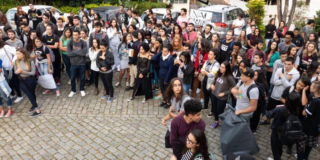 Nova Friburgo tem manifestação contra corte de verbas em instituições federais