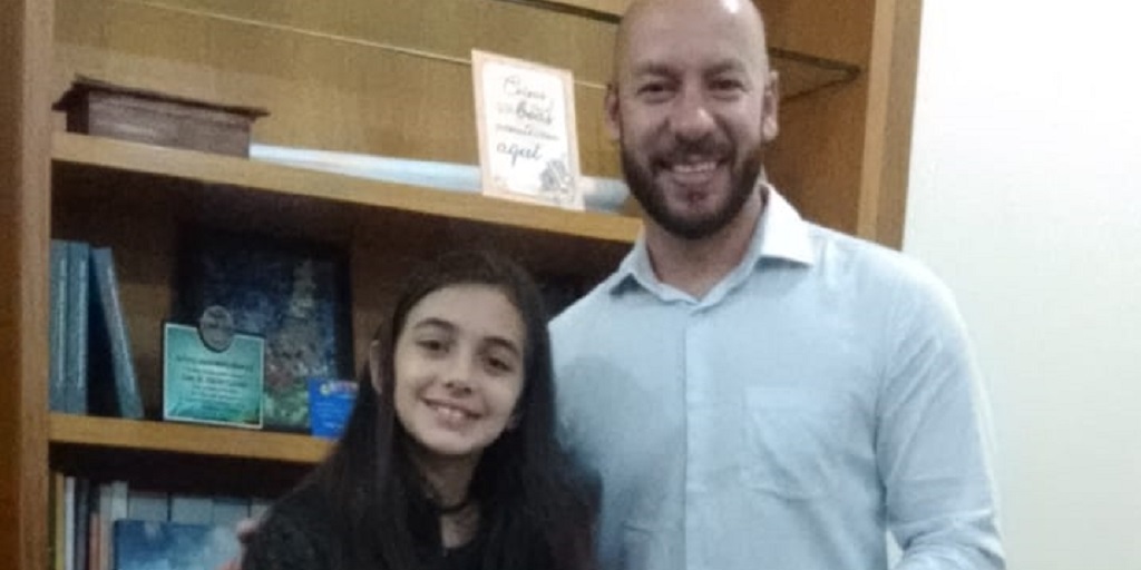 Teresópolis: menina de 10 anos que pediu ajuda para moradores de rua encontra prefeito