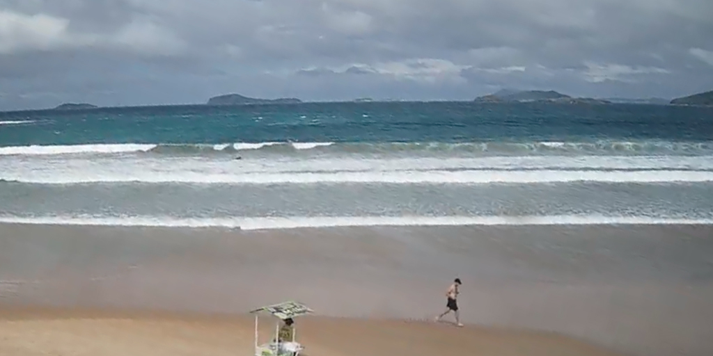 Nuvens no céu de Armação dos Búzios na manhã desta terça-feira, 10