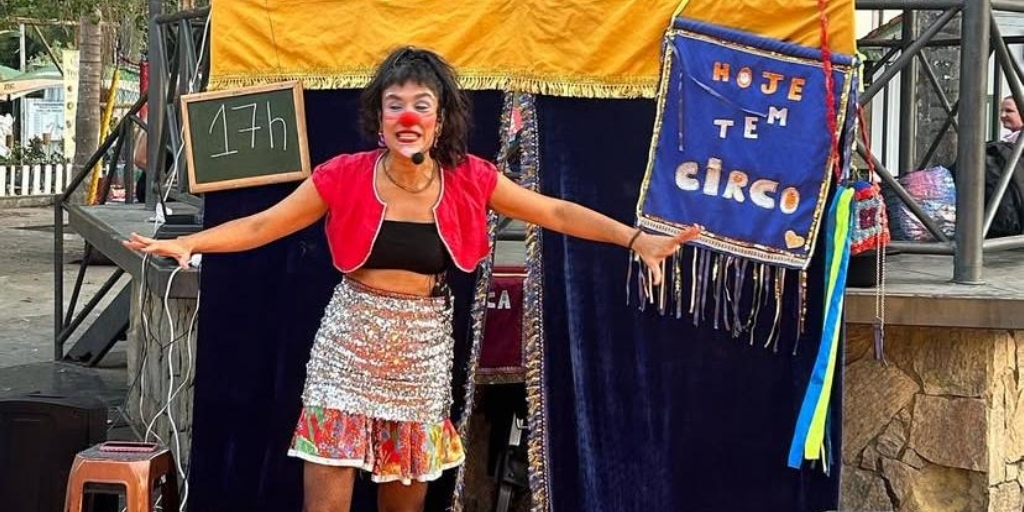 Palhaça Mequetrefa promete encantar toda a família com espetáculo que mistura circo e cultura popular