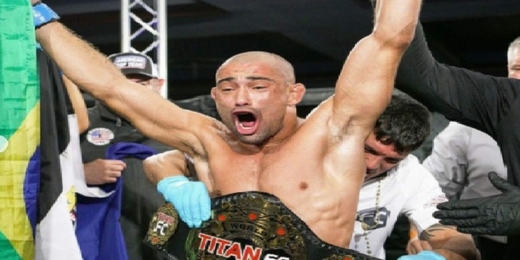 No topo do MMA! Friburguense Victor Dias conquista o cinturão do peso mosca do Titan FC