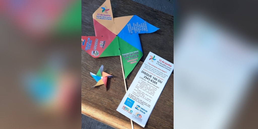 O catavento colorido simboliza a luta contra a exploração infantil
