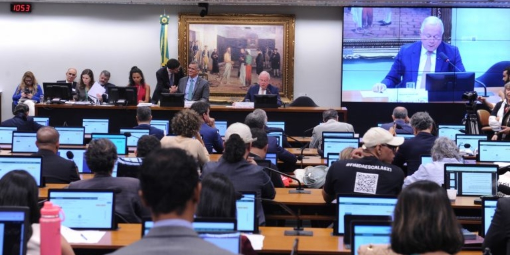 CCJ da Câmara dos Deputados analisa a admissibilidade das duas propostas