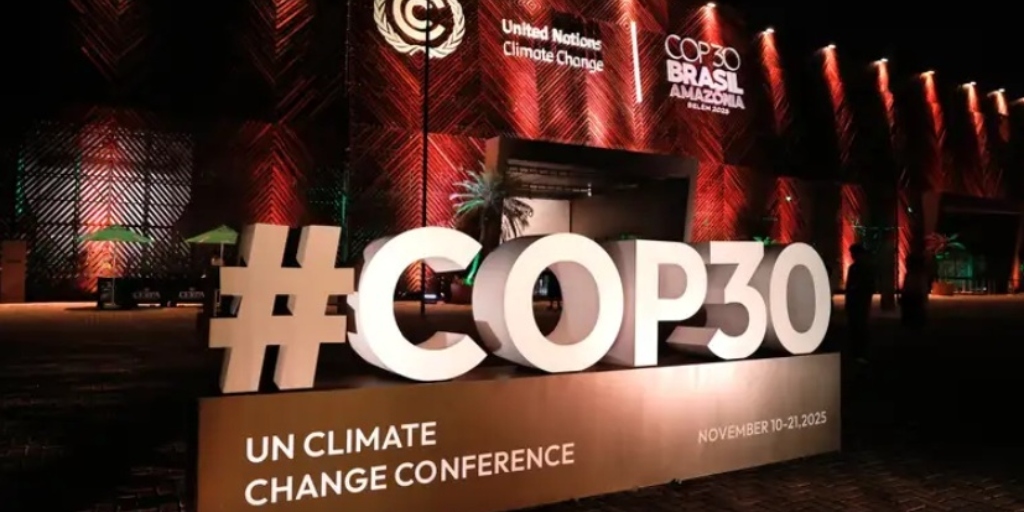 COP30 termina com avanços no financiamento climático, mas deixa combustíveis fósseis fora do acordo