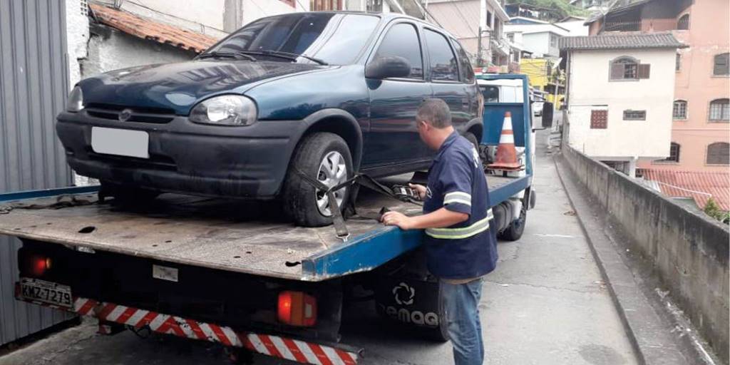 População de Teresópolis pode solicitar reboque de carros parados em local irregular 