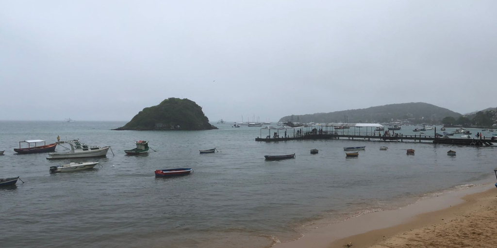 Previsão aponta clima frio e chuvoso na Região dos Lagos durante feriado