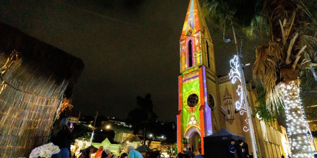 Vídeo mapping do Sesc ilumina a Matriz de Santa Teresa