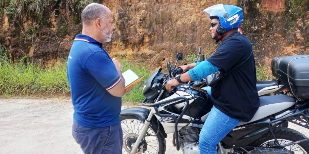 Visitantes são abordados pelas equipes da 'Operação Verão'