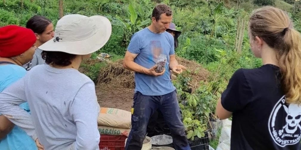 Bart coordena os trabalhos na Fazenda Eco Caminhos