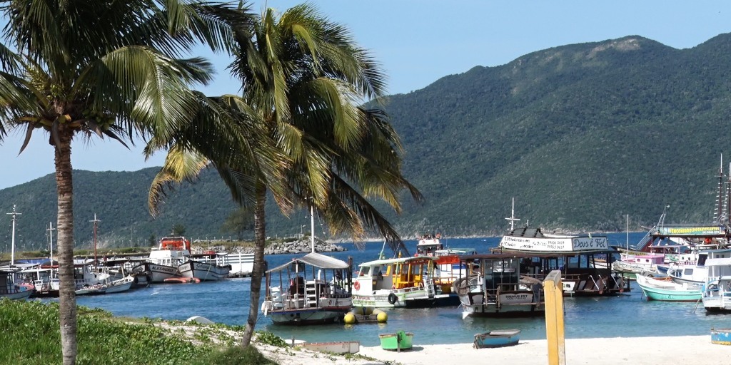 Passeio de barco é uma das grandes pedidas em Arraial 