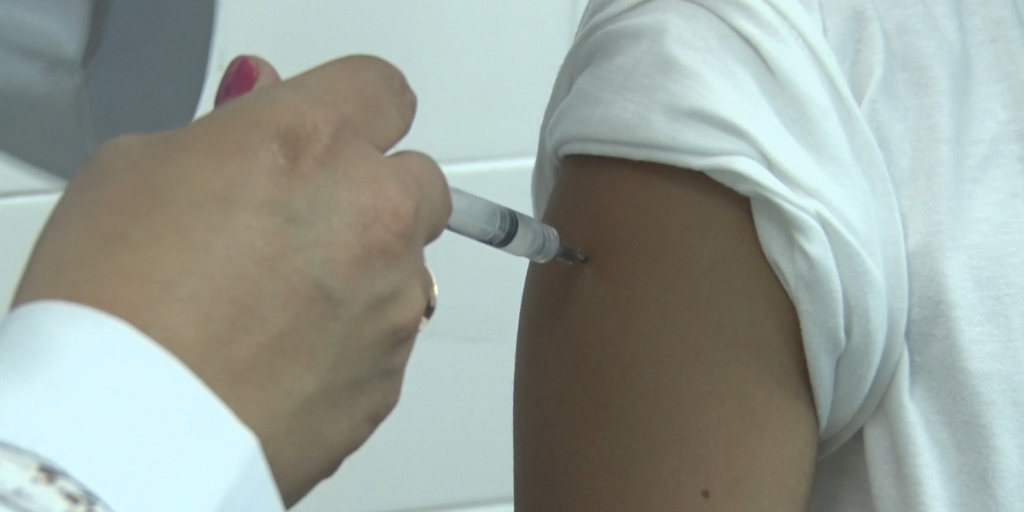 Nova Friburgo inicia vacinação de profissionais da Educação e rodoviários  