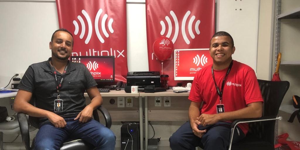 Vinicius Pereira e Carlos Henrique Ferreira integram a equipe do Portal Multiplix em Cabo Frio, na Região dos Lagos