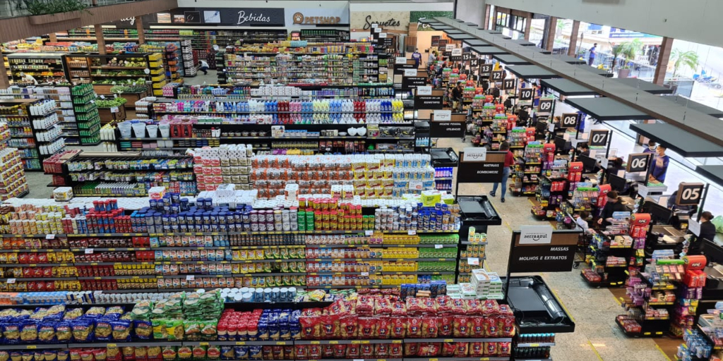 Rede de supermercados oferece 55 vagas de emprego em Nova Friburgo